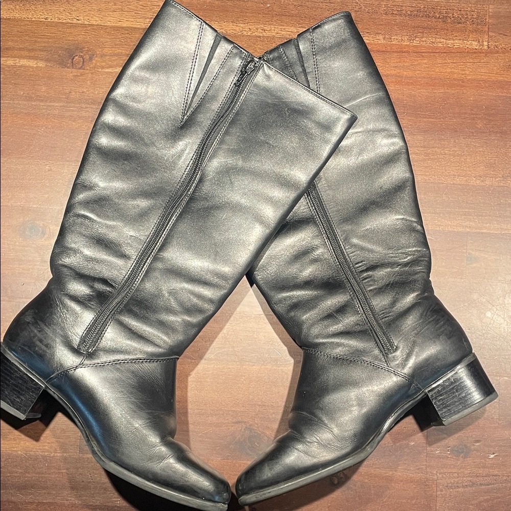Blondo Black Leather Heeled Boots
Size 8 2E